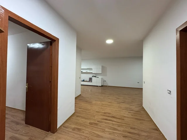 Shqiperi, jepet me qera apartament 2+1+Ballkon Kati 3, 120 m² 600 € (eco market)