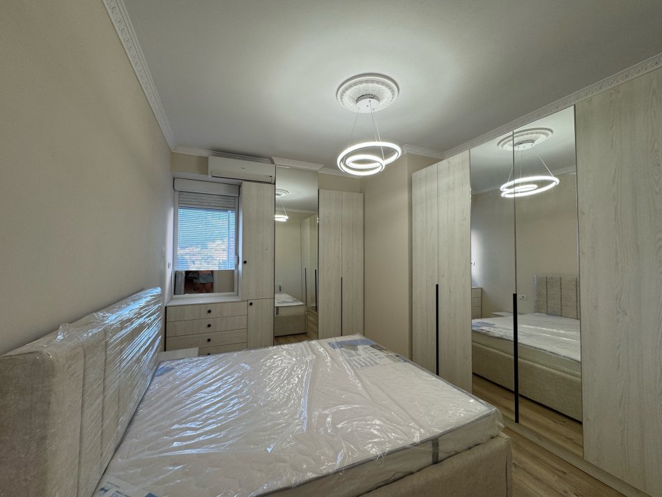 Tirane, apartament 1+1+Ballkon Kati 6, 70 m² (usluga stacioni trenit)