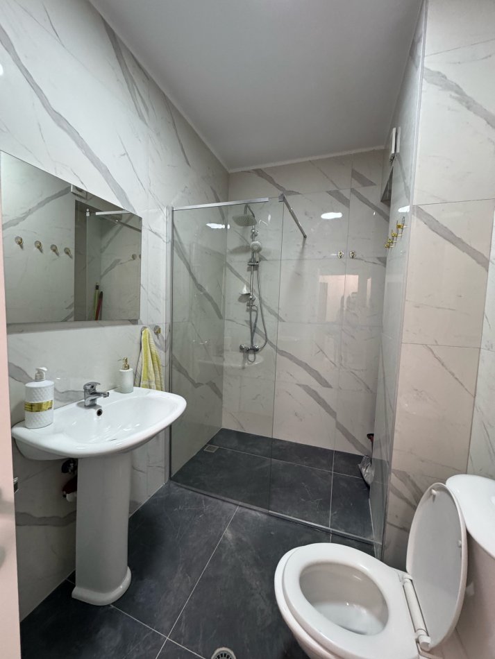 Tirane, apartament 1+1+Ballkon Kati 6, 70 m² (usluga stacioni trenit)
