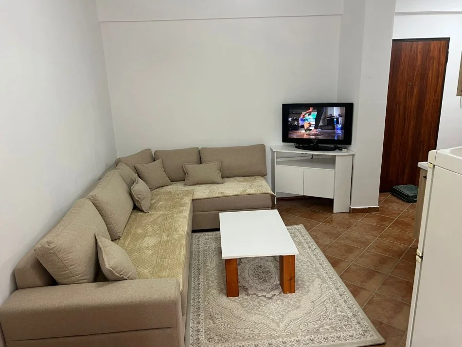 Durres, jepet me qera apartament 1+1+Ballkon Kati 3, 60 m² 60 € (shkembi i kavajes durres)