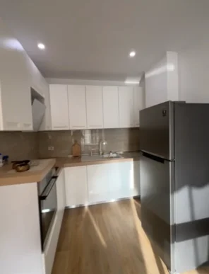 Tirane, jepet me qera apartament 2+1+Ballkon Kati 4, 100 m² 700 € (Dry Lake)