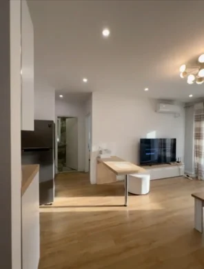 Tirane, jepet me qera apartament 2+1+Ballkon Kati 4, 100 m² 700 € (Dry Lake)