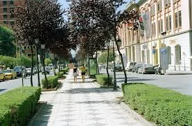 Tirane, jepet me qera zyre , 75 m² 950 € (rruga e Kavajes)