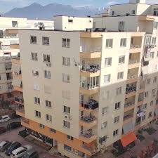 Tirane, jepet me qera apartament 1+1+Ballkon Kati 3, 55 m² 361 € (E kompletuar). Rruga Sokrat Miho, perballe kompleksi Fratari)