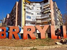 Tirane, jepet me qera apartament 1+1+Ballkon Kati 1, 400 € (Brryli)