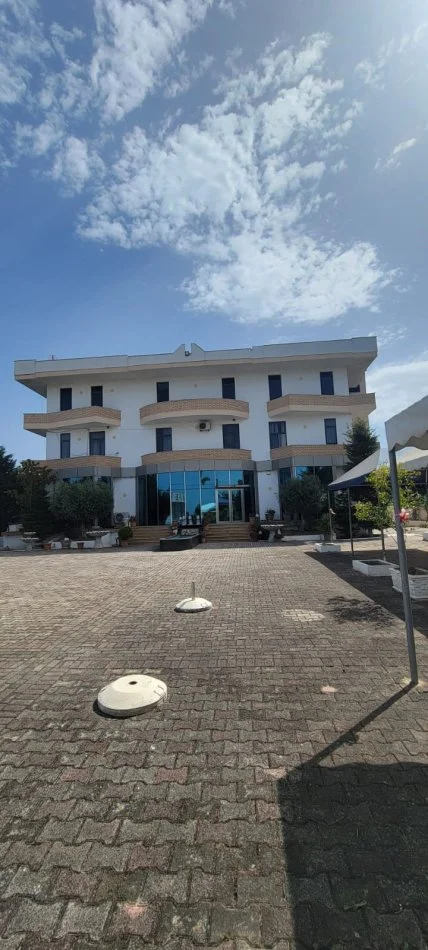 Durres, jepet me qera bar-resorant Kati 3, 400 m² 2.000 € (Fllake, Durres)