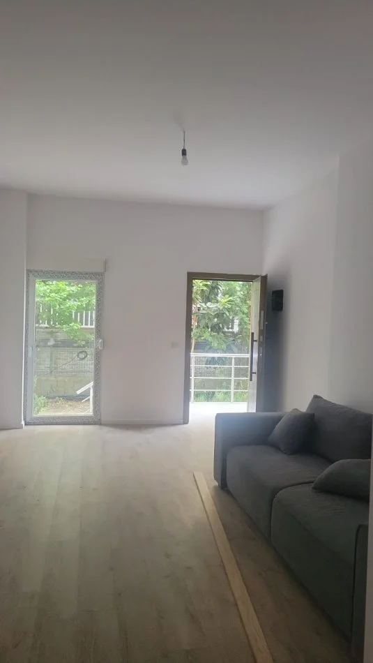 Durres, shitet apartament 1+1 Kati 0, 54 m² 95.000 € (Shkembi Kavajes)