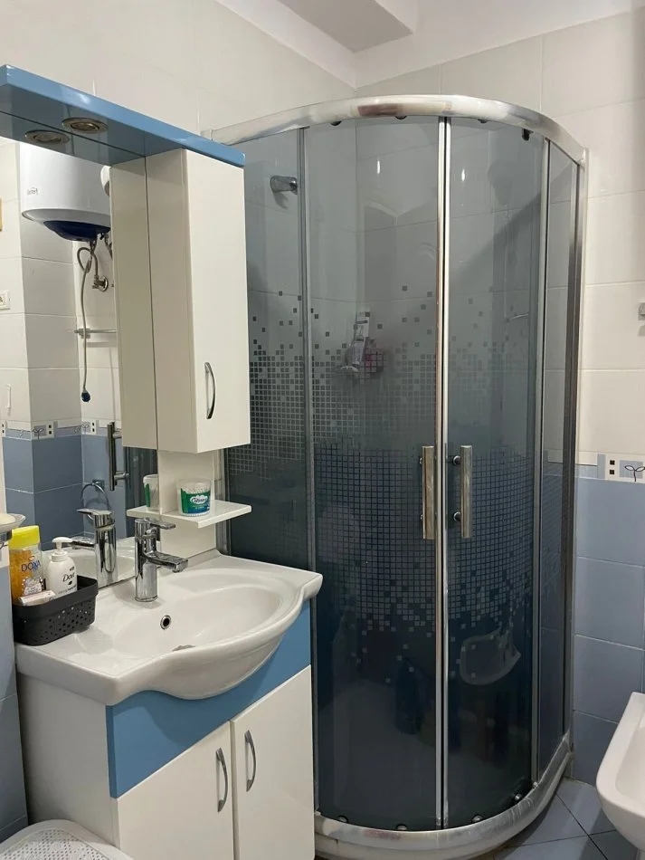 Durres, jepet me qera apartament 1+1+Ballkon Kati 4, 70 m² 350 € (Plazh, Durres)