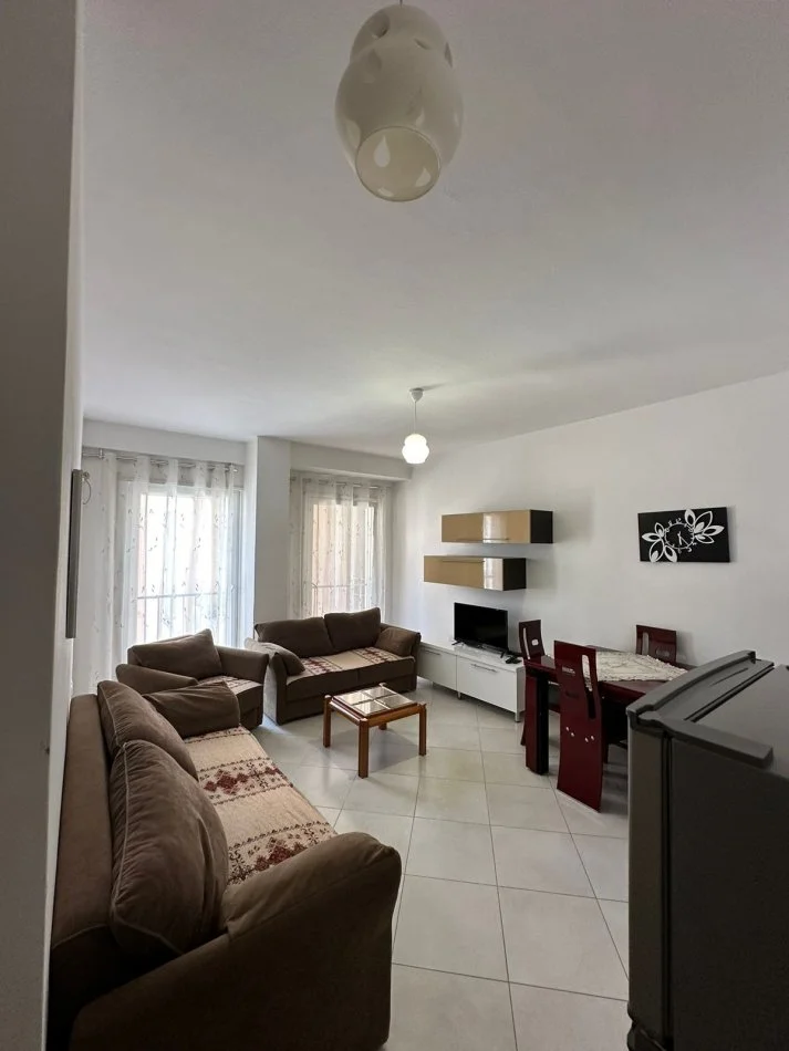 Durres, jepet me qera apartament 1+1 Kati 3, 63 m² 350 € (Durres)