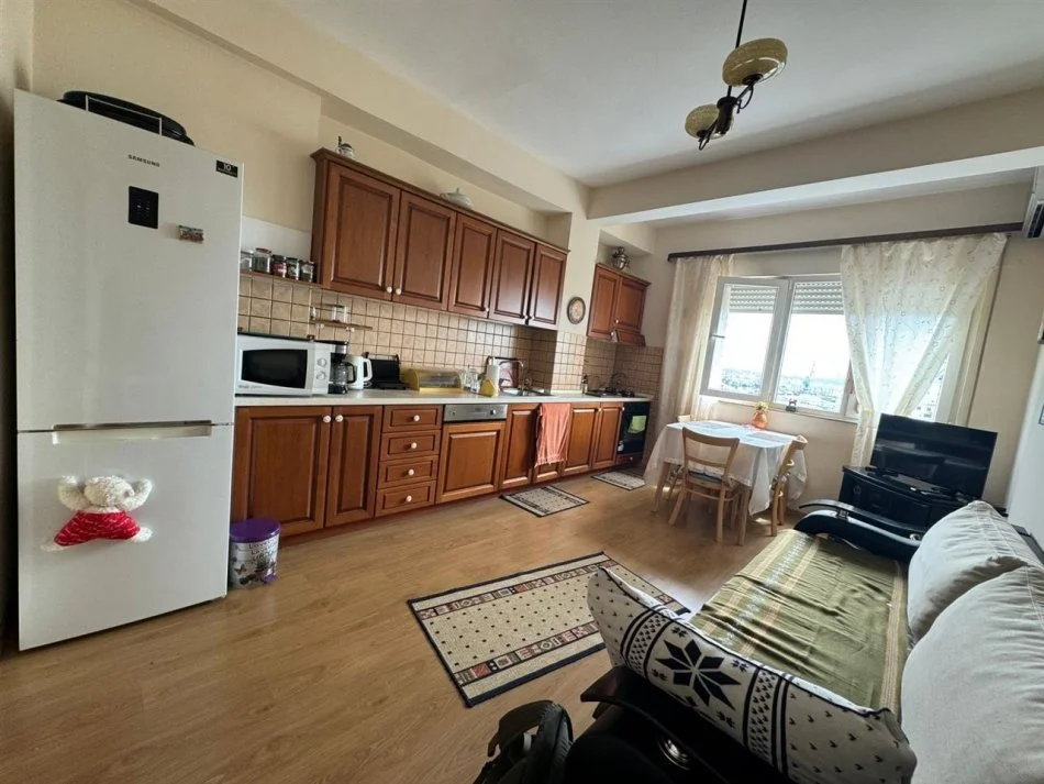 Durres, jepet me qera apartament 2+1+Ballkon Kati 5, 98 m² 450 € (Porti, Durres)