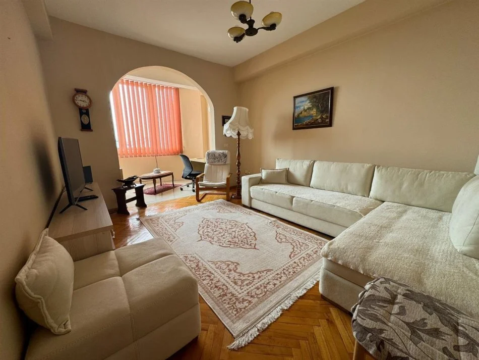 Durres, jepet me qera apartament 2+1+Ballkon Kati 5, 98 m² 450 € (Porti, Durres)