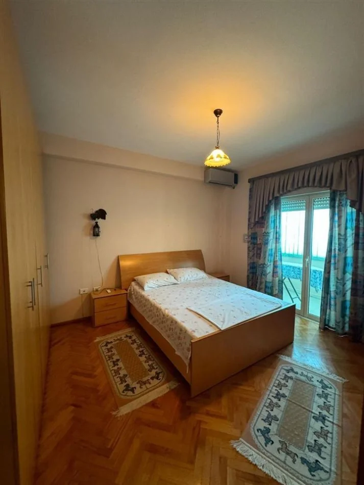 Durres, jepet me qera apartament 2+1+Ballkon Kati 5, 98 m² 450 € (Porti, Durres)