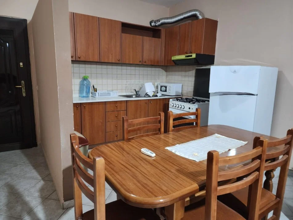 Durres, jepet me qera apartament 1+1+Ballkon Kati 5, 60 m² 280 € (Plazh, Durres)