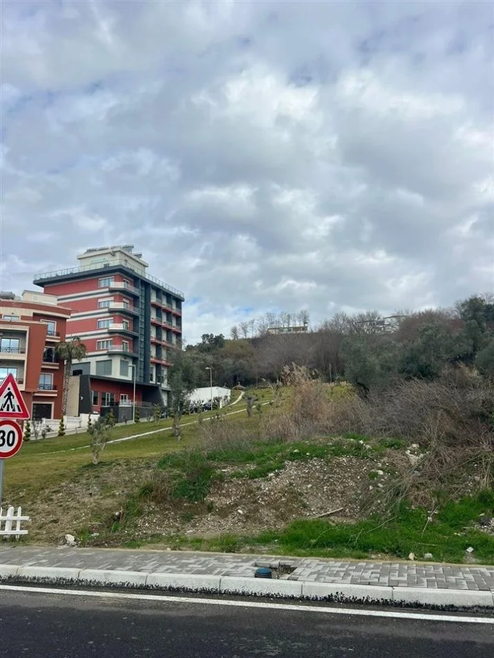 Durres, shitet toke , 2.000 m² 320.000 € (Shkembi Kavajes)