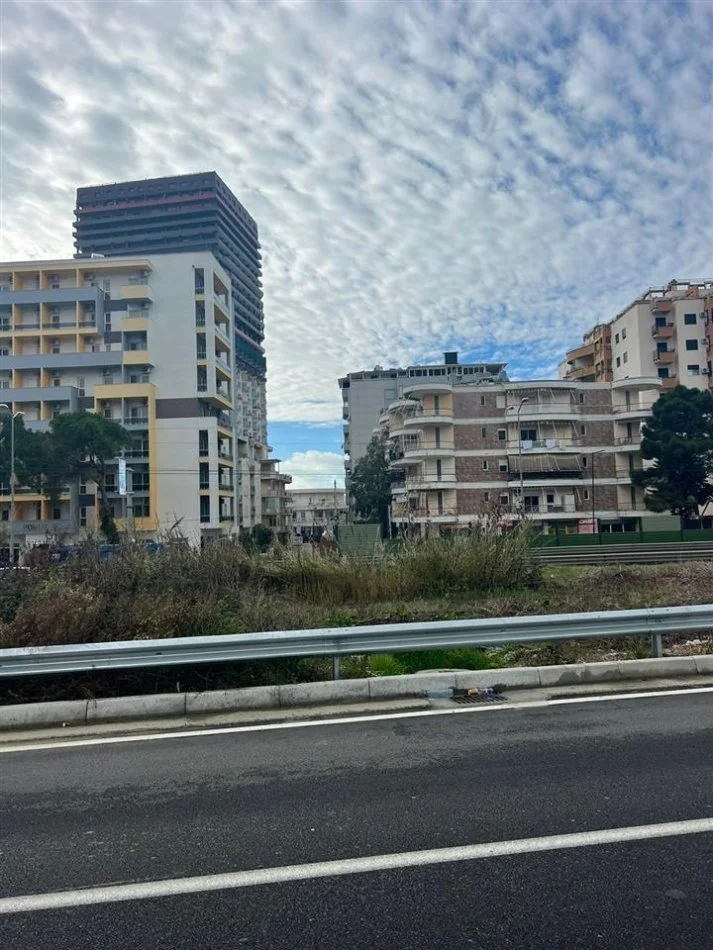 Durres, shitet toke , 2.000 m² 320.000 € (Shkembi Kavajes)