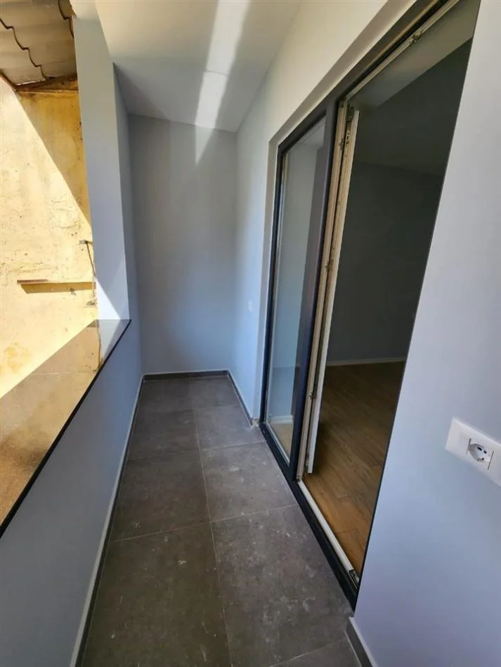 Tirane, shitet apartament 2+1+Ballkon Kati 2, 80 m² 145.000 € (Stacioni Trenit, Tirane)