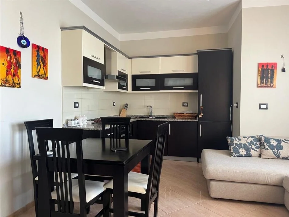 Durres, shitet shtepi 4+1+Ballkon Kati 3, 200 m² 130.000 € (Spitali, Durres)