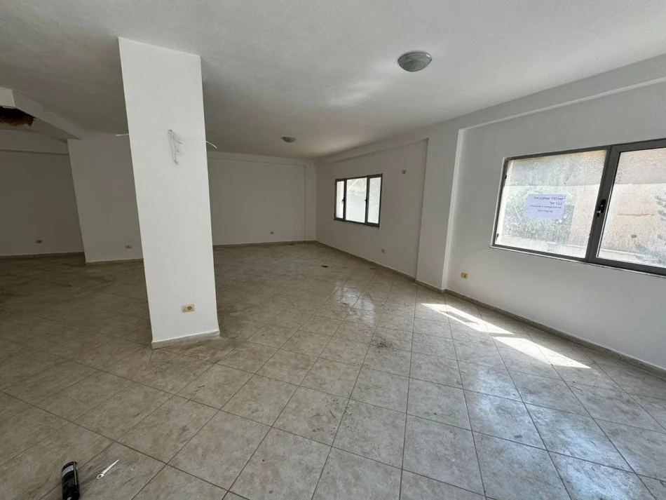 Durres, shitet ambjent biznesi Kati 0, 117 m² (Plazh, Durres)