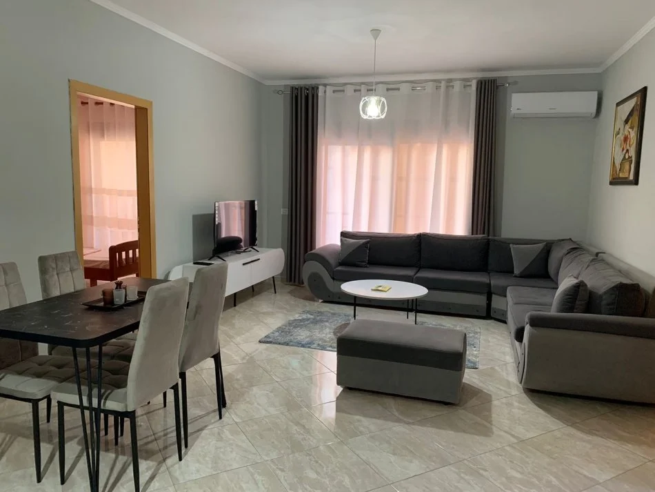 Durres, jepet me qera apartament 2+1+Ballkon Kati 9, 89 m² 400 € (Stacioni Trenit, Durres)