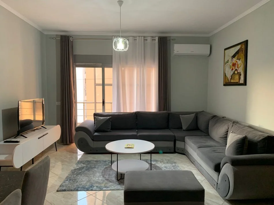 Durres, jepet me qera apartament 2+1+Ballkon Kati 9, 89 m² 400 € (Stacioni Trenit, Durres)