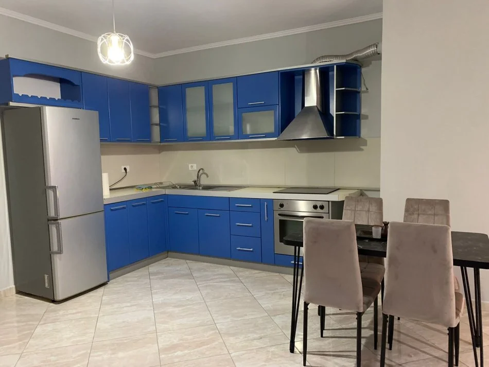 Durres, jepet me qera apartament 2+1+Ballkon Kati 9, 89 m² 400 € (Stacioni Trenit, Durres)