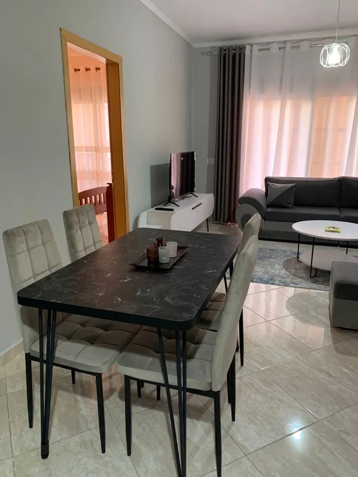 Durres, jepet me qera apartament 2+1+Ballkon Kati 9, 89 m² 400 € (Stacioni Trenit, Durres)