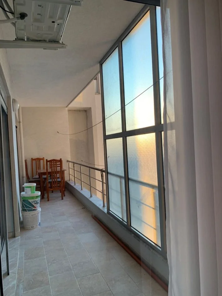 Durres, jepet me qera apartament 2+1+Ballkon Kati 9, 89 m² 400 € (Stacioni Trenit, Durres)