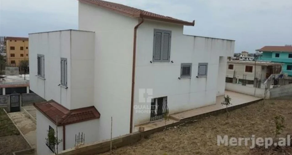 Durres, jepet me qera Vile 2+1 Kati 2, 250 m² 450 € (Arapaj, Durres)