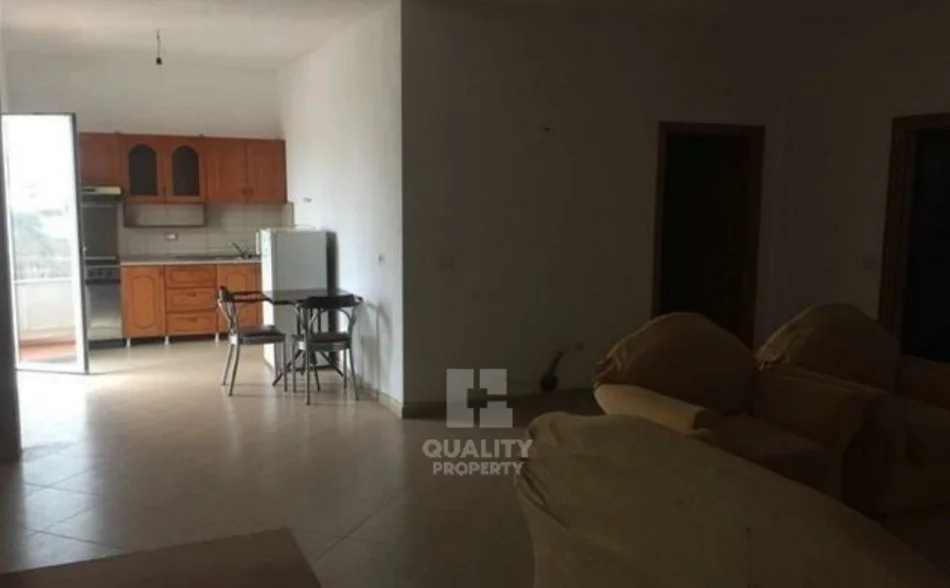 Durres, jepet me qera Vile 2+1 Kati 2, 250 m² 450 € (Arapaj, Durres)