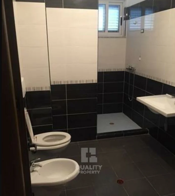 Durres, jepet me qera Vile 2+1 Kati 2, 250 m² 450 € (Arapaj, Durres)