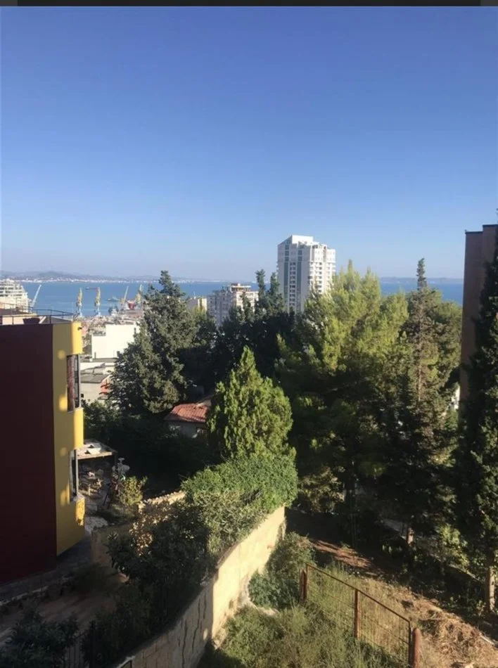 Durres, jepet me qera apartament 2+1+Ballkon , 107 m² 350 € (Vila Yogut, Durres)