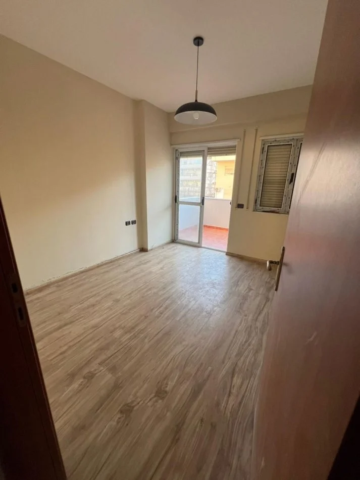 Durres, shitet apartament 2+1+Ballkon Kati 4, 100 m² 120.000 € (Plazh, Durres)