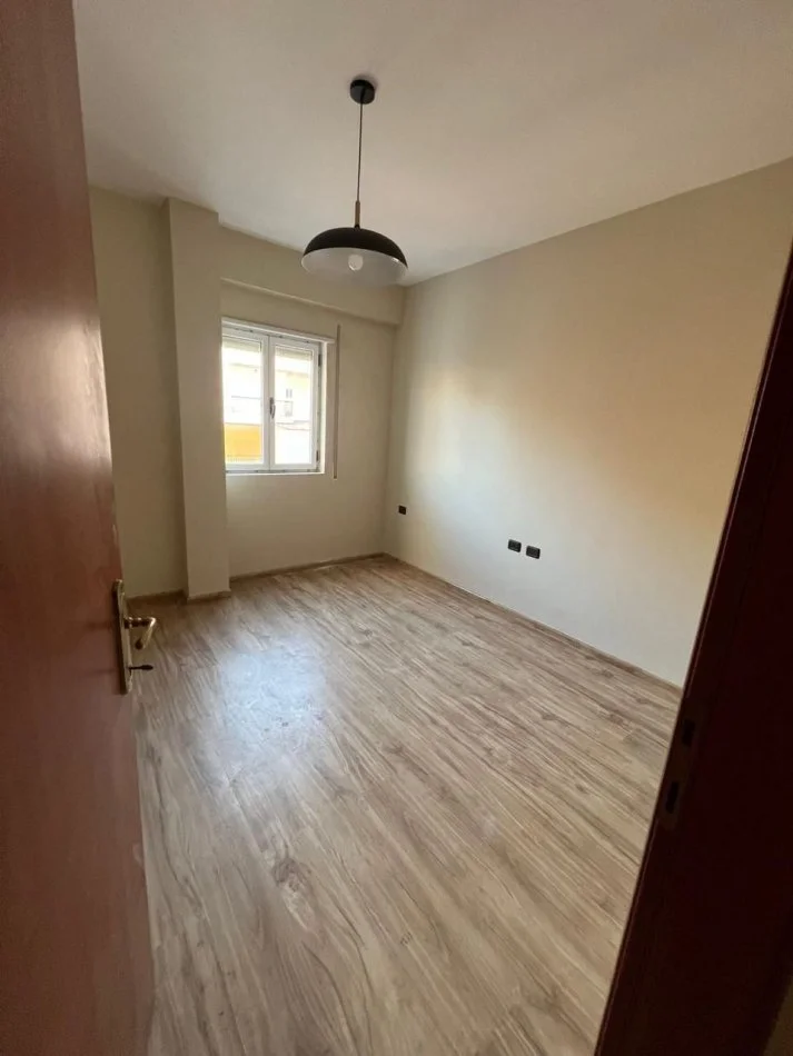 Durres, shitet apartament 2+1+Ballkon Kati 4, 100 m² 120.000 € (Plazh, Durres)