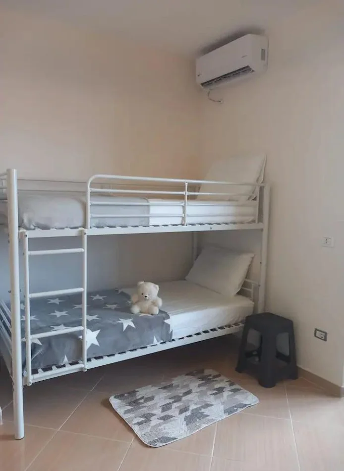 Durres, jepet me qera garsonier 1+1 Kati 3, 42 m² 250 € (Rrota Kuqe, Plazh)