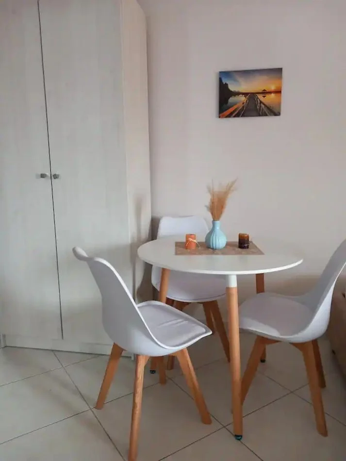 Durres, jepet me qera garsonier 1+1 Kati 5, 32 m² 250 € (Rrota Kuqe, Plazh)