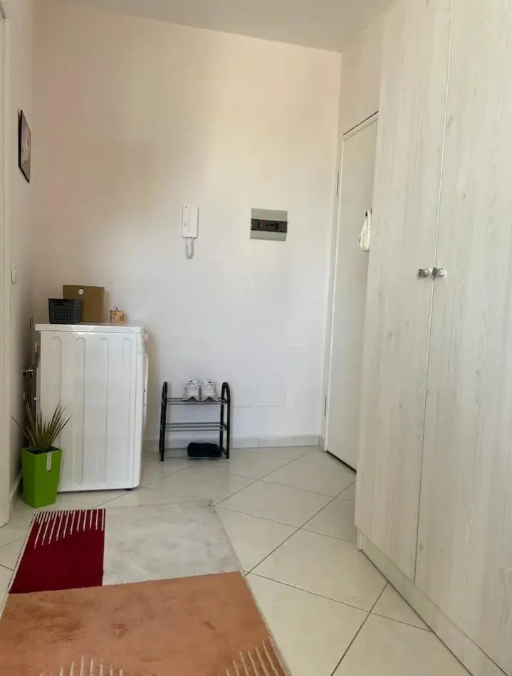 Durres, jepet me qera garsonier 1+1 Kati 5, 32 m² 250 € (Rrota Kuqe, Plazh)