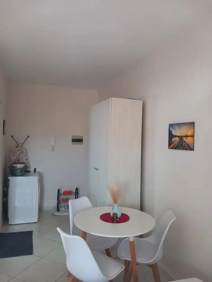 Durres, jepet me qera garsonier 1+1 Kati 5, 32 m² 250 € (Rrota Kuqe, Plazh)