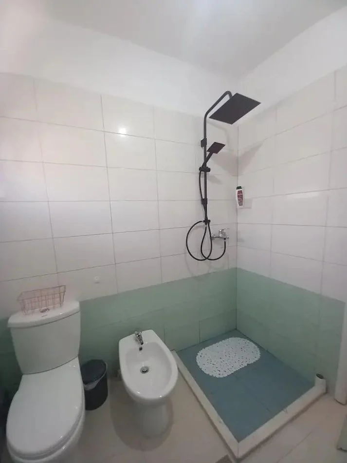 Durres, jepet me qera garsonier 1+1 Kati 5, 32 m² 250 € (Rrota Kuqe, Plazh)