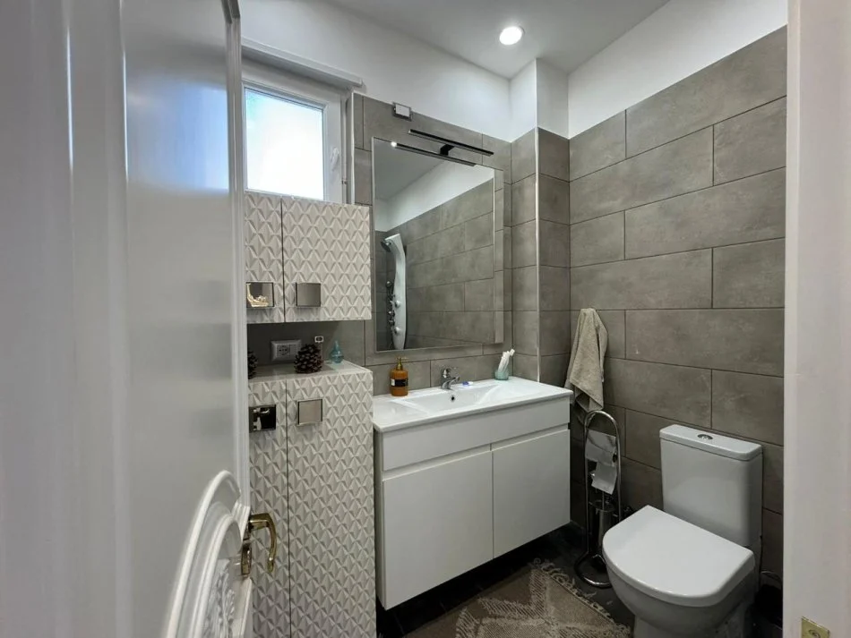 Durres, shitet Vile 4+1+Ballkon Kati 2, 180 m² 500.000 € (Gjiri Lalezit, Durres)