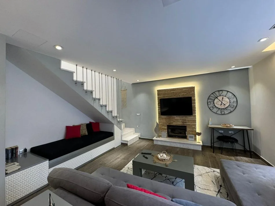 Durres, shitet Vile 4+1+Ballkon Kati 2, 180 m² 500.000 € (Gjiri Lalezit, Durres)