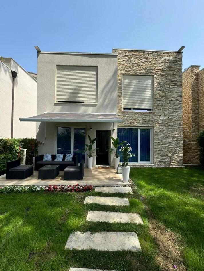 Durres, shitet Vile 4+1+Ballkon Kati 2, 180 m² 500.000 € (Gjiri Lalezit, Durres)