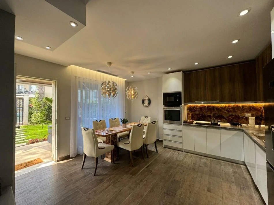 Durres, shitet Vile 4+1+Ballkon Kati 2, 180 m² 500.000 € (Gjiri Lalezit, Durres)