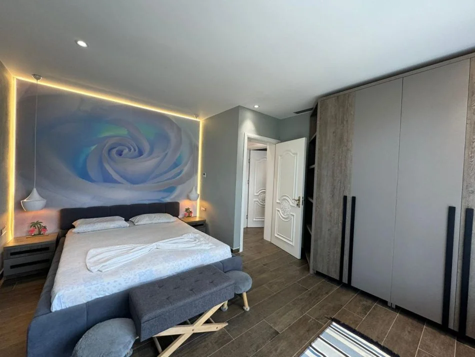 Durres, shitet Vile 4+1+Ballkon Kati 2, 180 m² 500.000 € (Gjiri Lalezit, Durres)