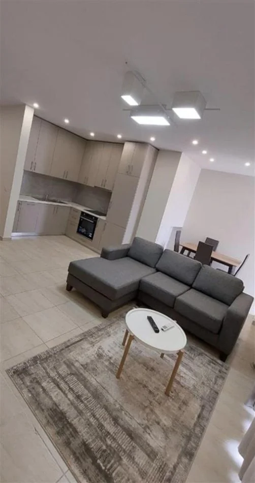 Durres, jepet me qera apartament 2+1+Ballkon Kati 3, 98 m² 390 € (Muzeumi, Durres)