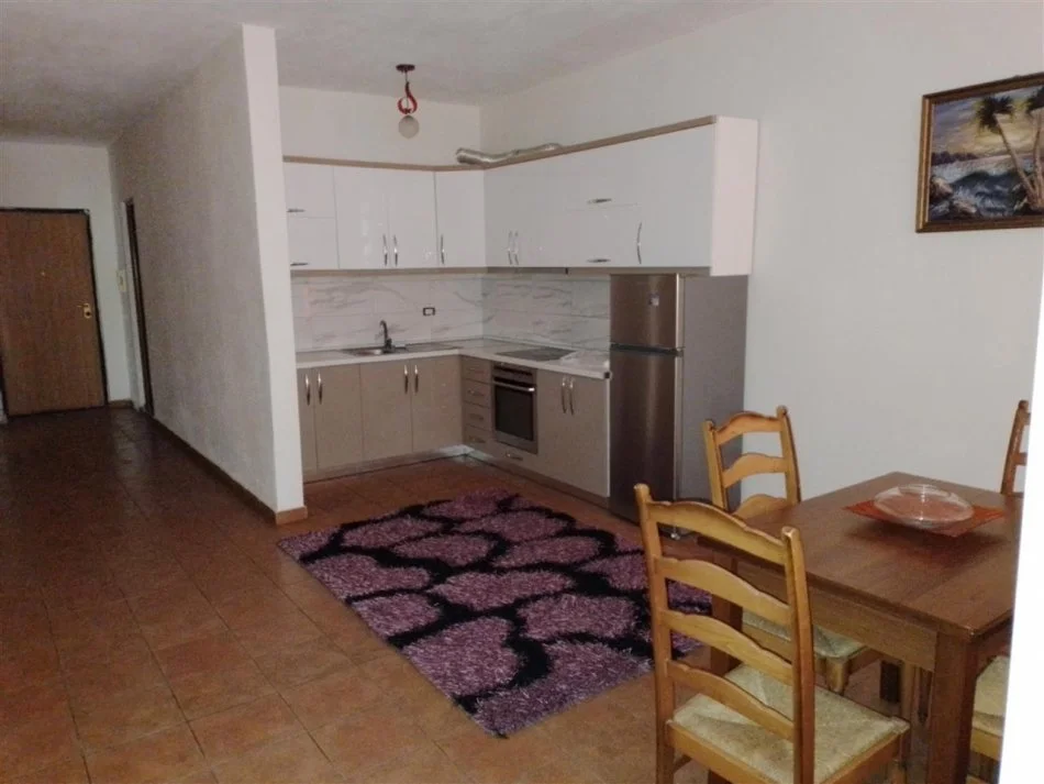 Durres, jepet me qera apartament 1+1 Kati 8, 80 m² 350 € (Pallati Sportit, Durres)