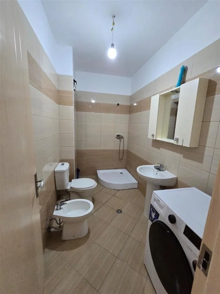 Durres, jepet me qera apartament 2+1+Ballkon Kati 11, 115 m² 350 € (Shkolla Pavaresia, Durres)