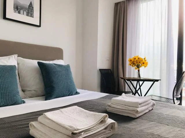 Dhoma me qera ditore pranë qendrës së Tiranës.