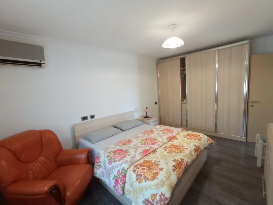 Tirane, Shitet Apartament cilësor & bollshëm, 2+1 me 2-banjo, ballkon, kati 7, fundit, pallat ri 9 kat, sip.120m, Cmim 320'000€, në rr. Sulejman Delvina, 30m nga Sheshi Willson e Stadiumi Selman Stërmasi / Dinamo