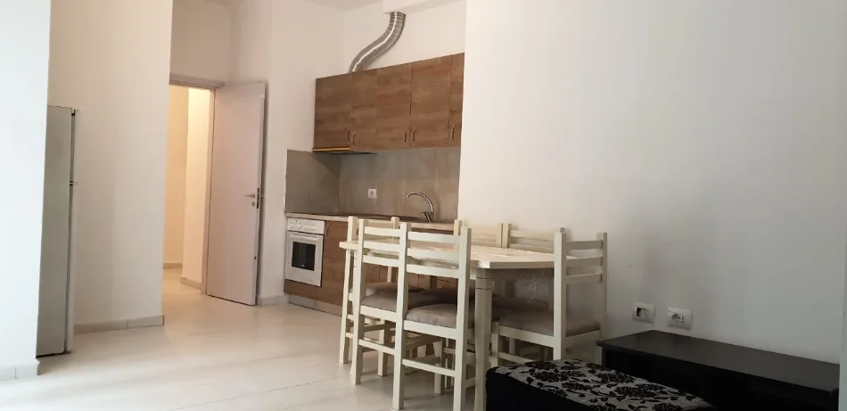Tirane, shitet apartament 1+1+Ballkon Kati 1, 59 m² (Rruga Tre Vellezerit Kondi)
