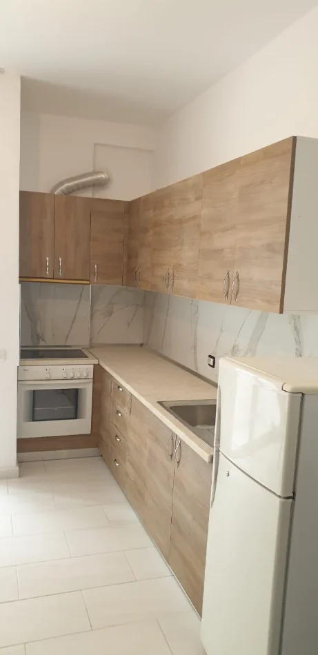 Tirane, shitet apartament 2+1+Ballkon Kati 1, 78 m² (Rruga Tre Vellezerit Kondi)